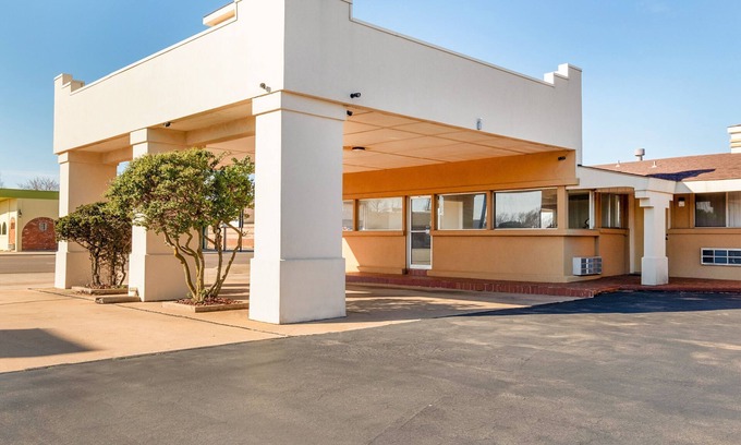 Elk City House | 4 Budget-Friendly Units! FREE Parking, Minutes to National Route 66 Museum