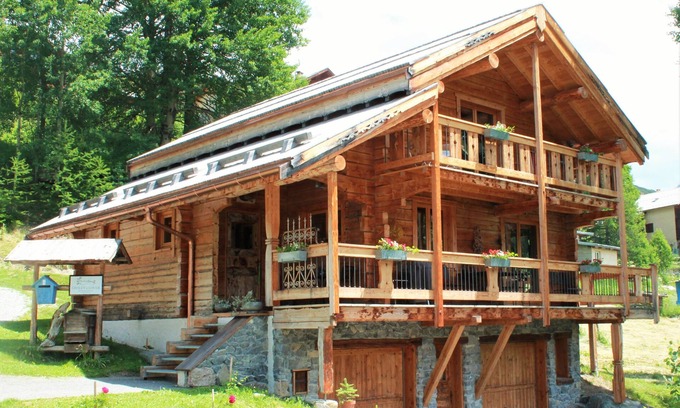 Molines-en-Queyras Ski Chalet | 4 * Chalet solid wood for rent