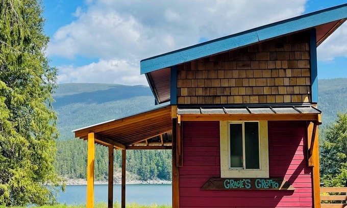 Lund Cabin | 4 Coastal Cabins & 2 bedroom suite for exploring the Sunshine Coast of BC