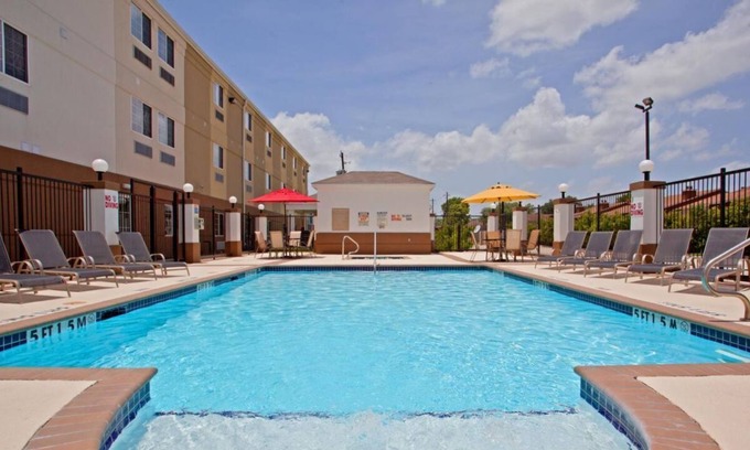 Westchase House | 4 Comfy Units, Kitchen, Near Attractions, Pool