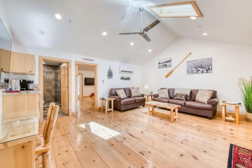 Bass Lake House | #4 Cottage Like Suite with Private Hot Tub