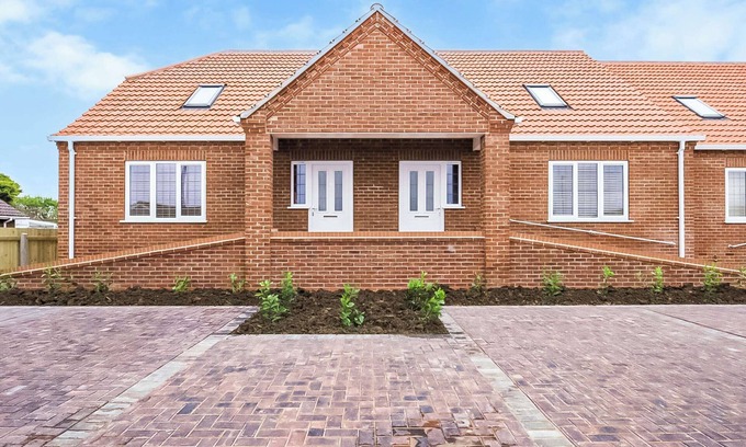 Mablethorpe and Sutton Cottage | 4 Dawson Court - UK33414