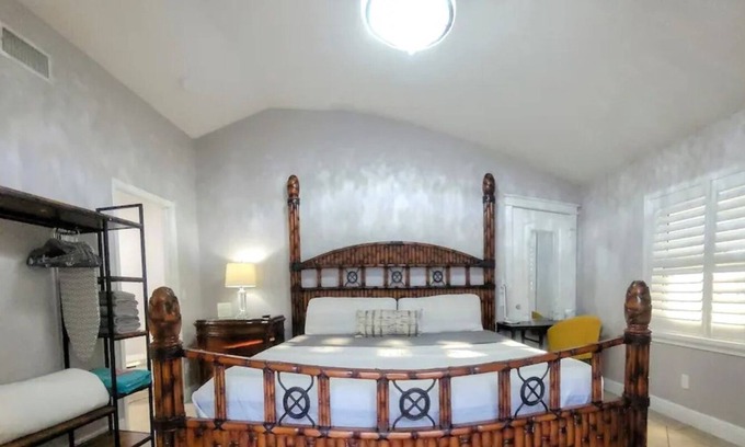 Creekside Apartment | #4 Elegant and cozy in-law by Joyful Moments🏘️