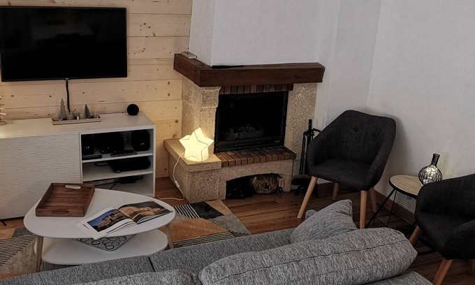 Briancon Apartment | 4* family apartment, terrace, garden and fireplace