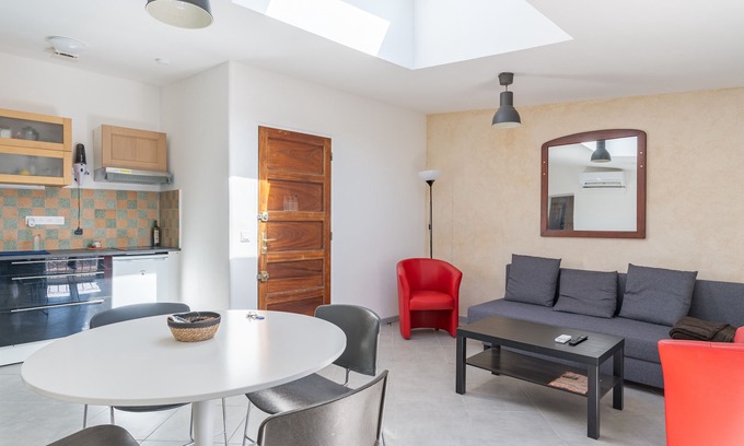 Charleval Apartment | 4 - Heart of the village F3 - air-conditioned