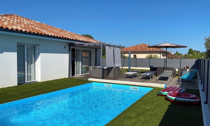 Saint-Martin-de-Hinx House | 4* house with private pool and garden
