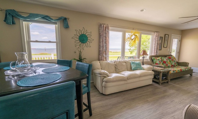 Stevensville House | 4 KING Bedrooms on the Waterfront- FREE Kent Island Sunsets- Near Wedding Venues