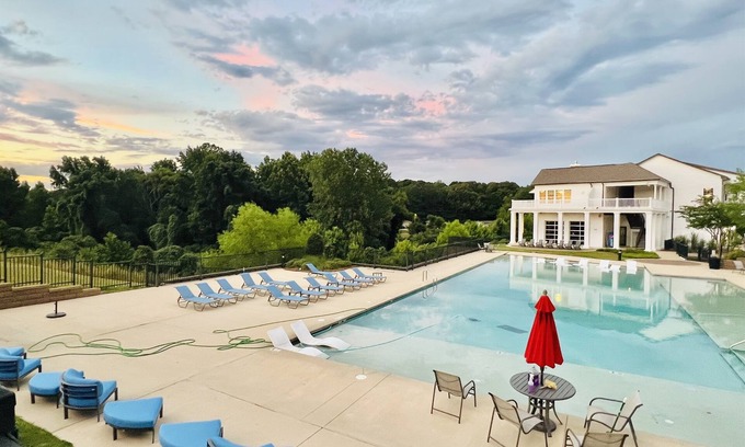 Oxford Cottage | 4 King Suites! Modern Cottage Close to Campus & Square!