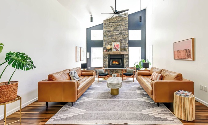 Bakerton House | 4 King Suites w/Hot Tub, Fire Pit, Ping Pong, Arcade, Hi Speed Internet