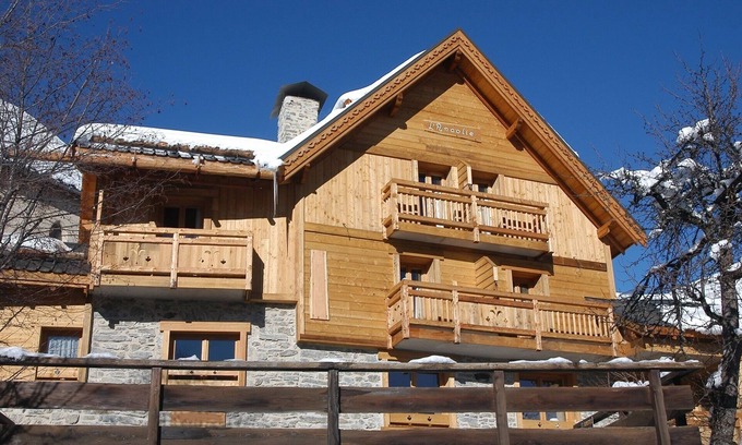 Huez-en-Oisans Ski Chalet | 4* L'Ancolie luxury chalet 320 m2 (Spa and Sauna) 250 m from the gondola