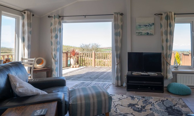 Mullacott Cabin | 4 Meadow View Lodge - 2 Bed-sleeps 4-TJS4MV