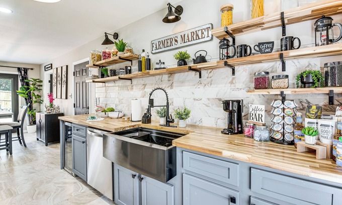 Church Street Cottage | 4 Mi to Airport: Atlanta Home w/Deck & Hot Tub