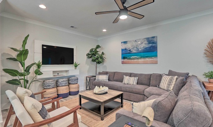 Spanish Wells House | 4 Mi to Beach: Family-Friendly Hilton Head Retreat