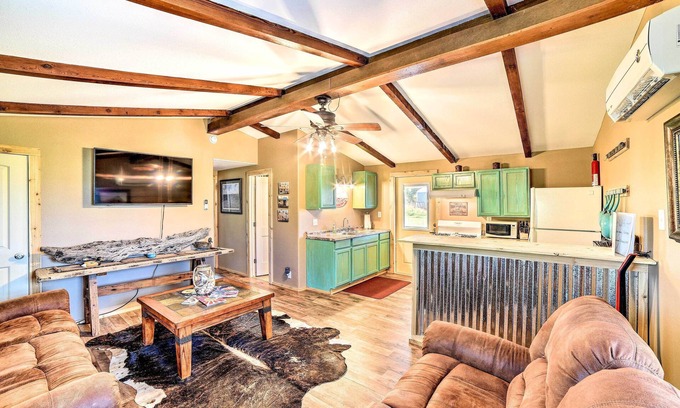 Rockport House | 4 Mi to Beach & Fishing: Rockport Cottage w/Deck!