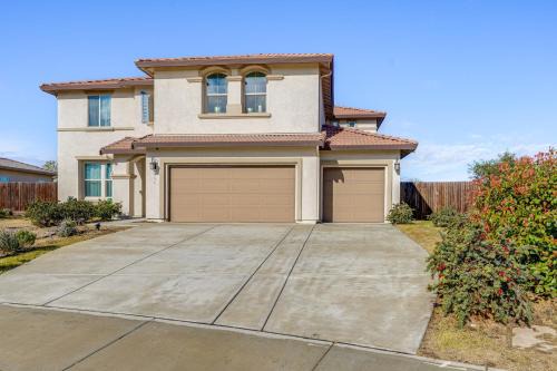 Rosedale House | 4 Mi to CSUB Campus Spacious Home with Yard