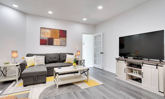 West Philadelphia House | ~ 4 Mi to Downtown Philadelphia: Cozy Retreat