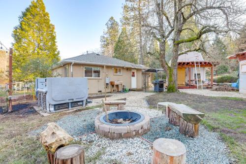 Cedar Ridge House | 4 Mi to Dtwn Grass Valley Forest Oasis with Hot Tub