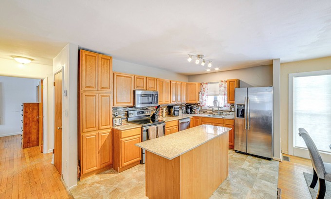 Utica Cottage | 4 Mi to Dtwn: Pet-friendly Home in Utica