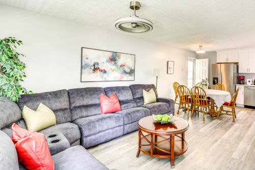 Newport News House | 4 Mi to Hampton Coliseum Home with Yard!
