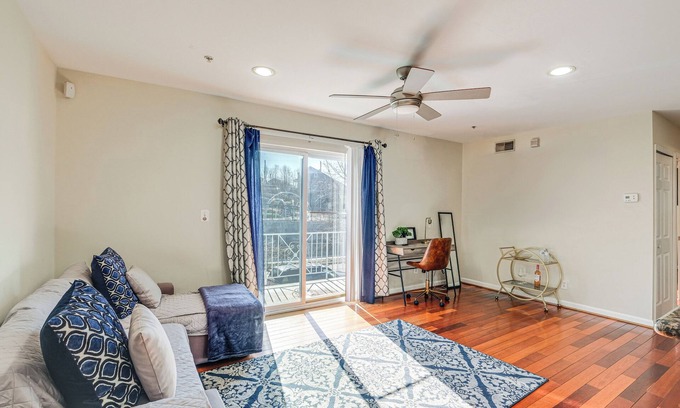 Washington Highlands Condo | 4 Mi to Nationals Park: DC Condo w/Balcony!