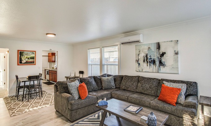 South Tacoma House | 4 Mi to Several Museums: Quaint Tacoma Home