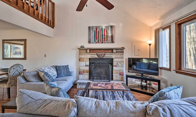 Tobyhanna House | 4 Mi to Tobyhanna State Park: Home w/Fire Pit