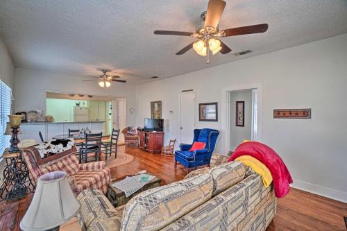 Jacksboro House | 4 Miles to Lake Jacksboro Cozy Texas Cottage
