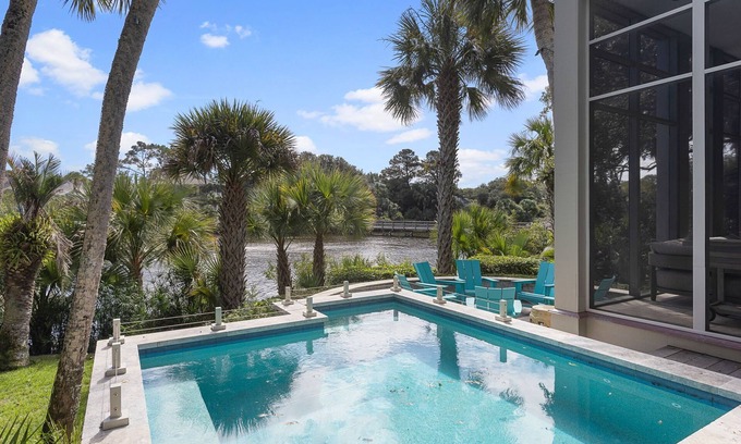 Vanderhorst Plantation House | 4 Minute Walk to the Beach with Pool