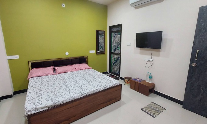 Ujjain House | 4 minutes From Mahakaleshwar Temple ! Family-sized Fully Clean With Free Wifi