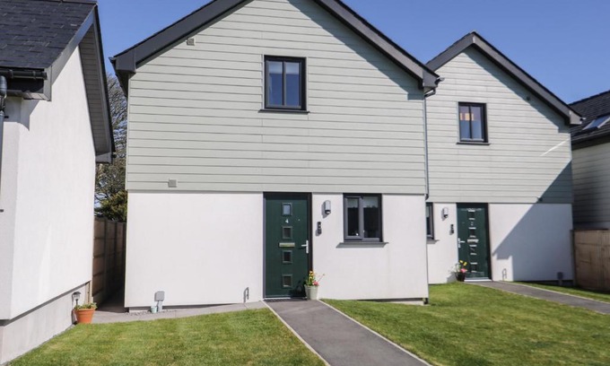 Brynteg House | 4 Parc Delfryn