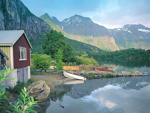 Nesset House | 4 person holiday home in Eresfjord-By Traum