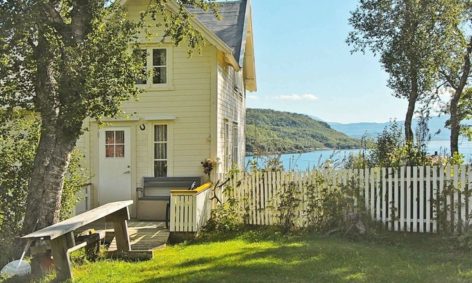 Dyroy Municipality House | 4 person holiday home in Skatvik-By Traum