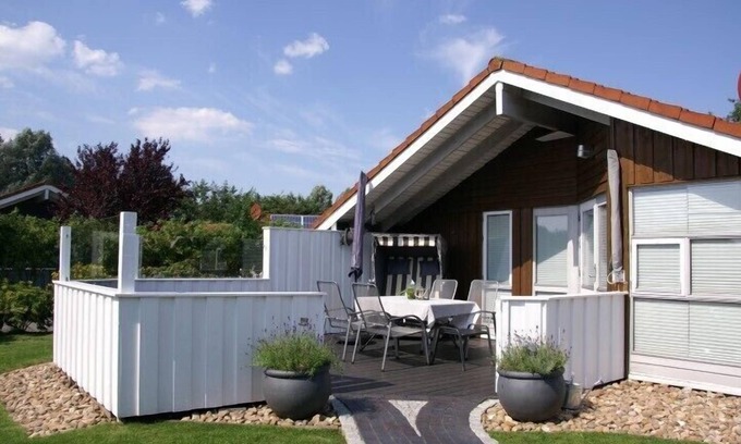 Norderteil House | 4 person luxury holiday home with sauna, wood-burning stove, air conditioning, canoe and lake view in Otterndorf