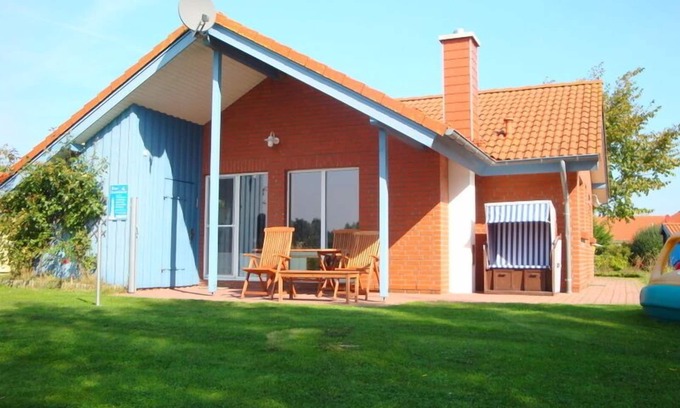 Norderteil House | 4-person vacation home with canoe, wood-burning stove and wonderful lake view in Otterndorf