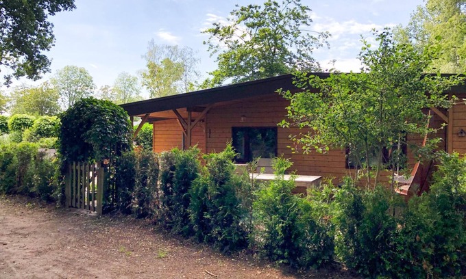 Reutum House | 4 person Woodhouse bungalow with jacuzzi and sauna