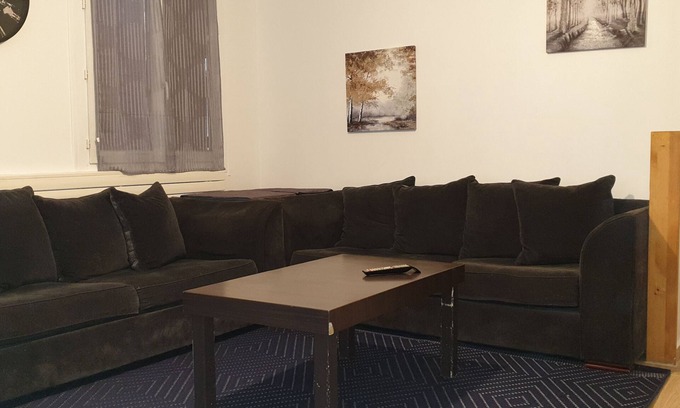 Stains Apartment | 4-room apartment +living room
