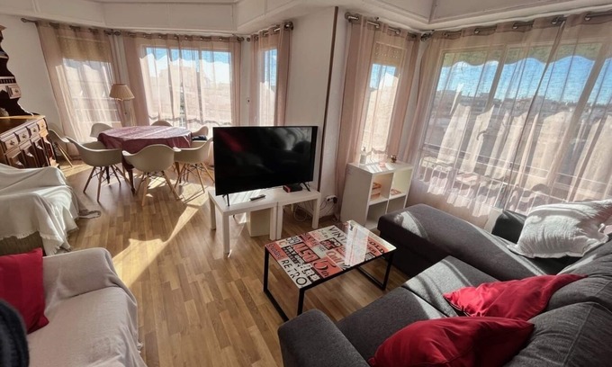 Alicante Apartment | 4 ROOMS+ SENECA CENTER APARTMENT