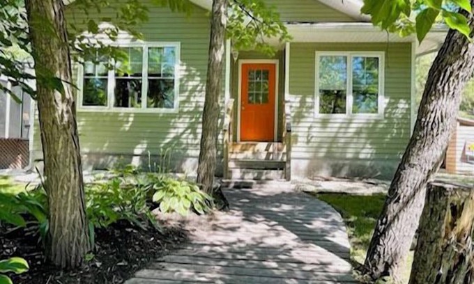 Dunnottar Cottage | 4 season 3 bdrm cottage w/many amenities. Family/pet-friendly. Close to lake