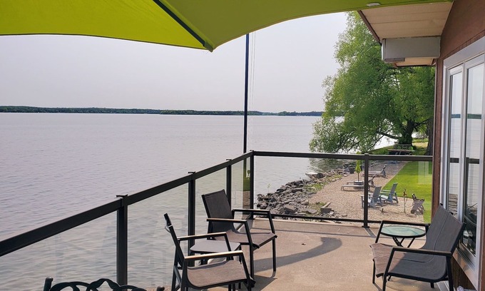 Greater Napanee House | 4 Season Boathouse on Hay Bay