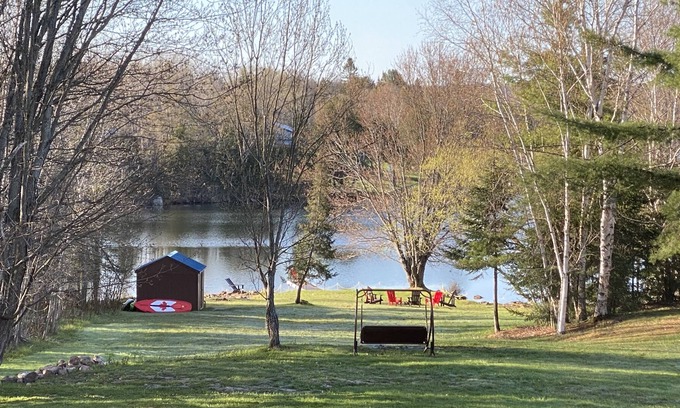 East Ferris Cottage | 4 season home on quiet lake perfect for a family vacation or couples getaway.