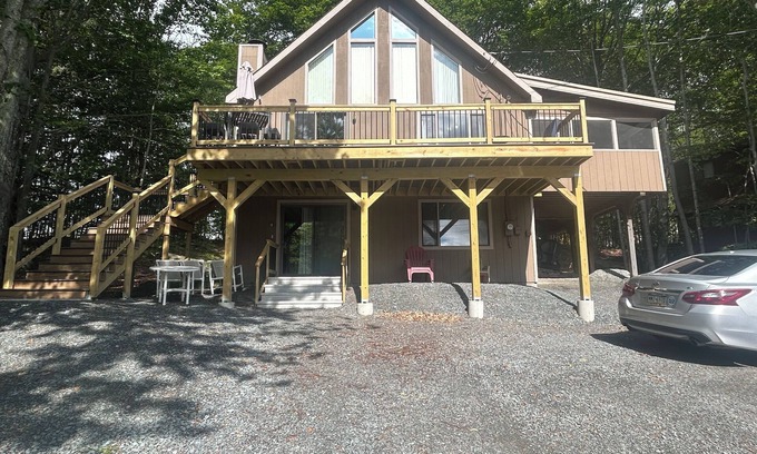 Lake Ariel House | 4 Season Lakeview Chalet in The Hideout Gated Community!