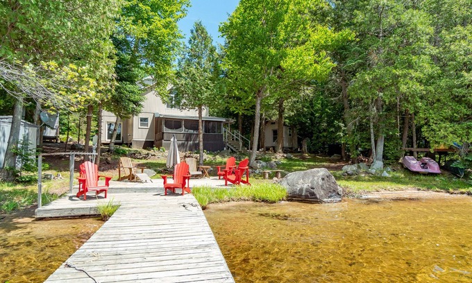 Perry Cottage | 4 season ★ Muskoka Cottage ~ Beach ~ 5 Beds ~ Arrowhead~ North of Hunstville