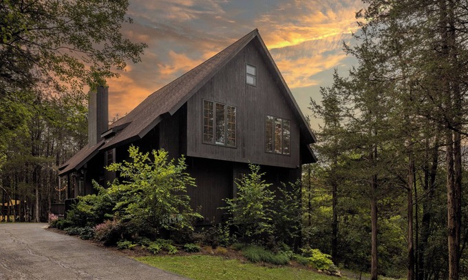Athens House | 4 season private lakefront rental - perfect city escape/lakefront oasis