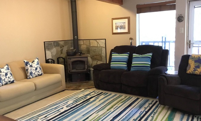 Alta Sierra House | 4-Seasons Mountain House with Hot Tub & Patio + Giant Trees everywhere!