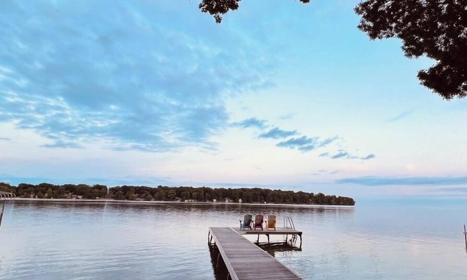 Orillia Cottage | 4 seasons waterfront cottage with hot tub on Lake Simcoe