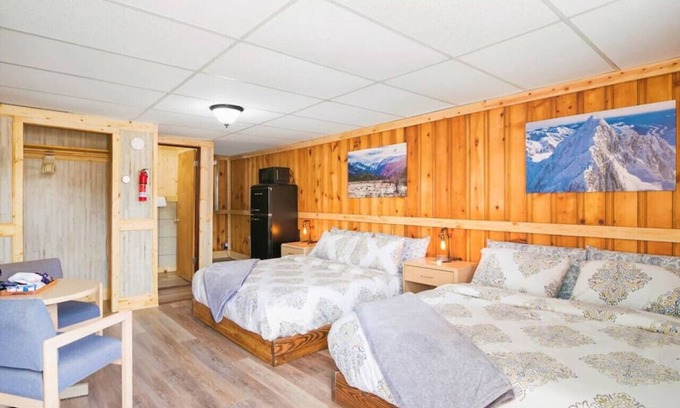 Leadville Bed & Breakfast | #4 Spacious Dog Friendly Cozy Motel Room Leadville