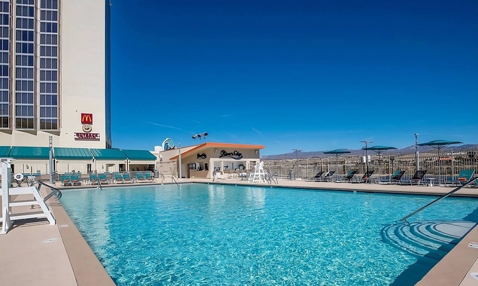 Laughlin House | 4 Spacious Units for Large Groups, Casino, Pool, Restaurants, Game Rooms!