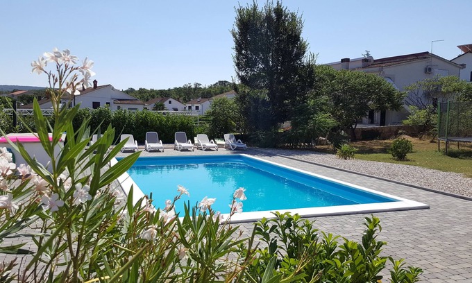 Vantacici Apartment | 4 star apartment in Malinska 150m from the beach with pool, dishwasher, wifi, air conditioning