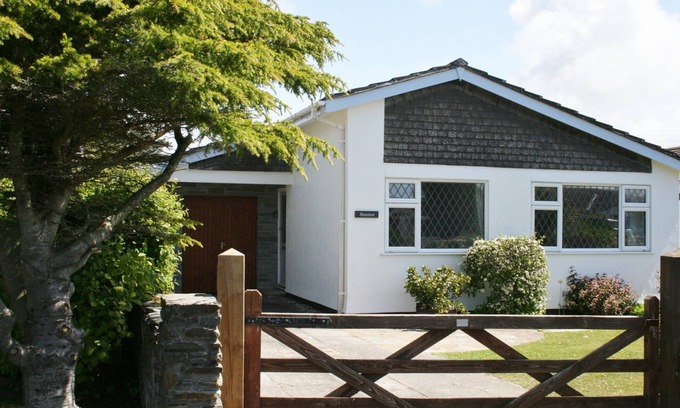 Rock House | 4-Star Family Home in Rock: private garden, walk to beach & pet friendly