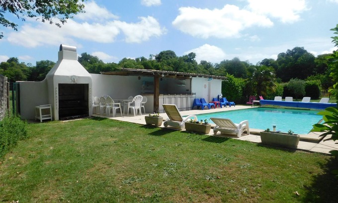 Saint-Quantin-de-Rancanne House | 4-star gîte 35 minutes from the beach at St Georges de Didonne